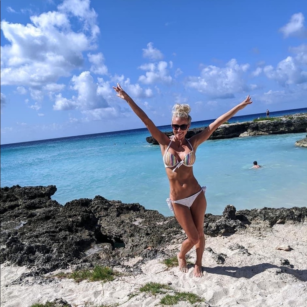 32DD Victoria’s Secret Bikini